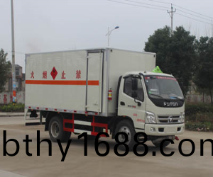 福田奧鈴5米易燃液體廂式運輸(shu)車