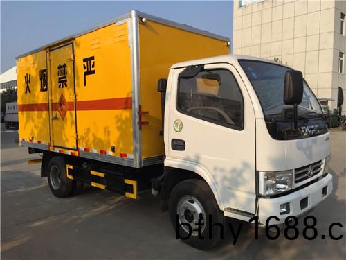 東(dong)風牌D6型易燃(ran)氣體廂式運(yun)輸車