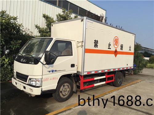 江鈴順達易燃液體廂(xiang)式運輸車