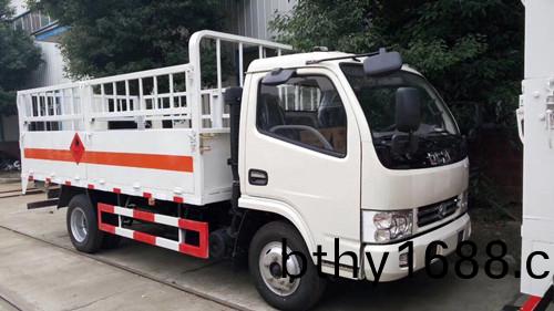 東(dong)風牌D6多利卡氣缾運輸車