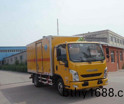 躍進超越C300安全達標易燃液體(ti)廂式運輸車