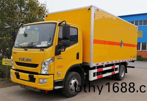 躍進(jin)超越(yue)C300型安全達(da)標爆破器材運輸車