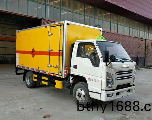 江鈴4.2米易燃(ran)液體廂式運輸車