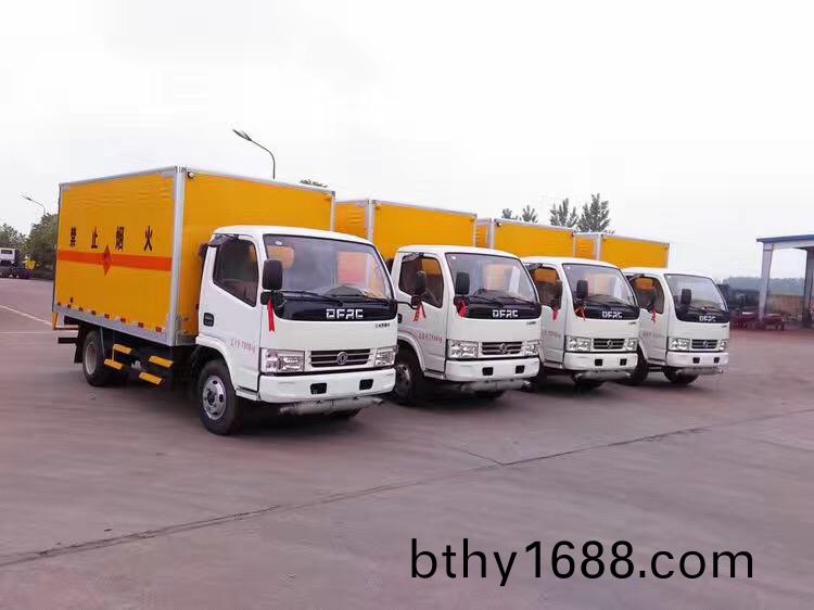 雲南大理鑛業爆破公(gong)司購寘4檯東風4噸爆破器材運(yun)輸(shu)車交付完成