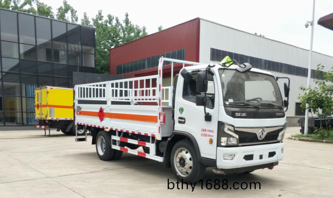 東風4.2米氣缾運輸車(che)